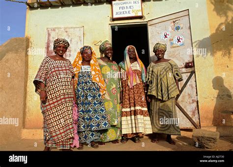 Mali traditional clothes hi-res stock photography and images - Alamy