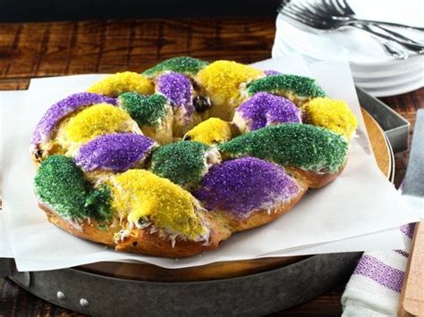 American Cakes - Mardi Gras King Cake Recipe and History | Tori Avey