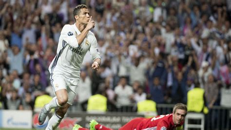 Cristiano Ronaldo can become great centre-forward, says Gary Neville ...