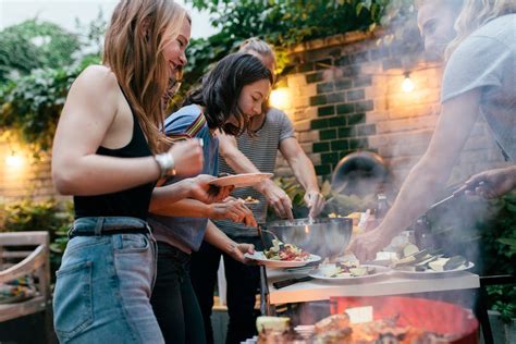 5 BBQ Dinner Ideas That Will Turn Your Summer Up a Notch | Glamour