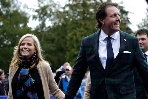 Phil Mickelson's Wife is a Former NBA Cheerleader - FanBuzz