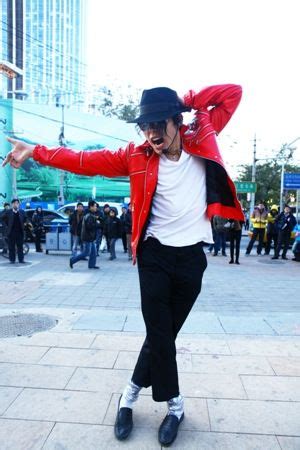 dance moves by michael jackson - Google Search | Michael jackson, Jackson, Dance moves