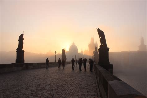 Sunrise on Charles Bridge, Prague | DALIBRO