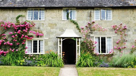 30 English Cottage Design Ideas That Radiate Charm