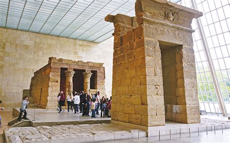 A tour guide uncovers Passover secrets in the Met Museum’s Egyptian wing - The Jewish Standard