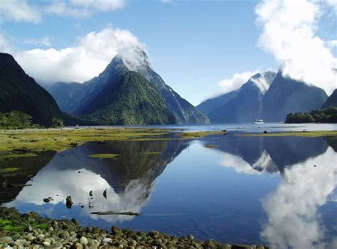 Top 10 Tourist Attractions in New Zealand