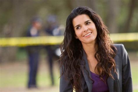 Angie Harmon Returns in 'Rizzoli & Isles' - GreekReporter.com