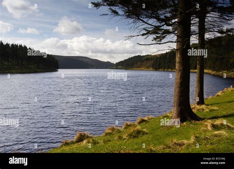 Howden reservoir dam hi-res stock photography and images - Alamy