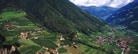 Kuens at the foot of the Hahnenkamm • Hiking trail » Sentres