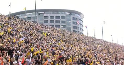 Illinois joined Iowa in the Kinnick Wave -- and so did the refs | FOX Sports