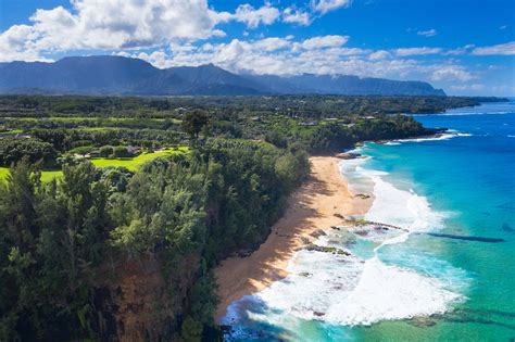 Hiking to Kaua‘i's Secluded Secret Beach - Hawaii Magazine