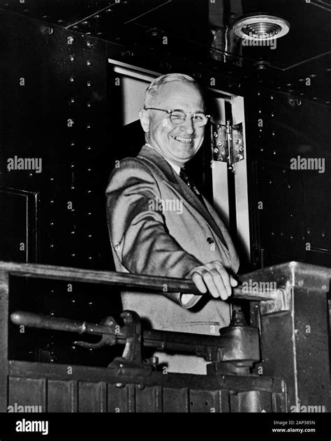 Harry truman 1948 hi-res stock photography and images - Alamy