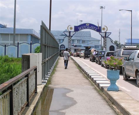 Crossing Thailand-Malaysia border | Don't Touch The Holy Fish