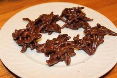 Chocolate Chow Mein Clusters #justapinchrecipes | Chocolate candy recipes, Chow mein noodle ...