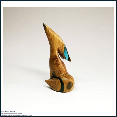 Wood and Resin Sculptures Capture the Beauty of Wild and Free Animals