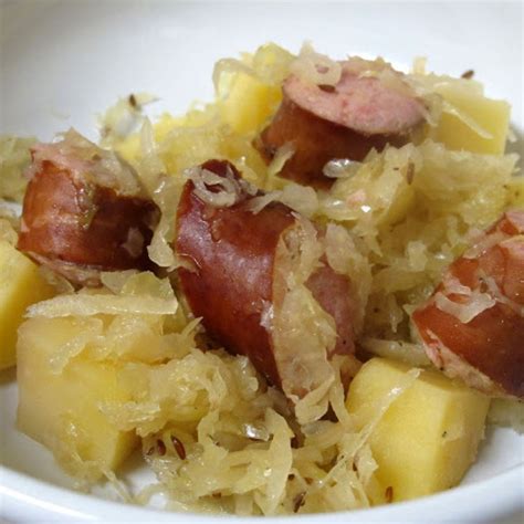 Slow-Cooker Kielbasa w/ Sauerkraut & Potatoes from I believe I can fry | Lekker eten, Eenden ...