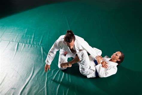 7 Basic Jiu-Jitsu Moves That White Belts Should Learn - The Boxx Method