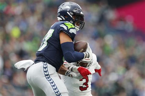 Seahawks: Pro Football Focus grades for offensive players at midseason