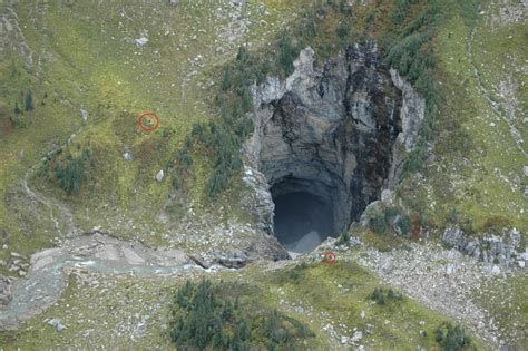 Huge unexplored cave discovered in British Columbia, Canada -- Science & Technology -- Sott.net