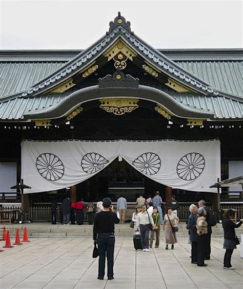 Yasukuni Shrine – Jonelle Patrick writes about Japan