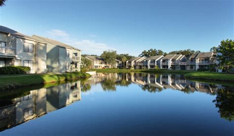 East Sarasota, FL Apartments near Glen Oaks | Huntington Place