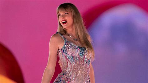 'Error 321' Taylor Swift website crashes, sending fans on frantic hunt ...