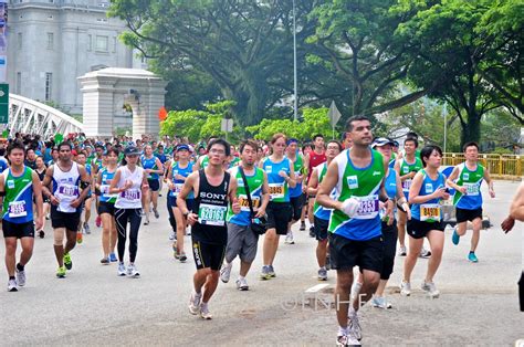 braggies: The Standard Chartered Marathon Singapore 2011