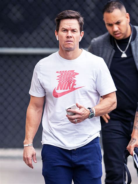 Mark Wahlberg’s Diet For Weight Gain Revealed: Interview With His Chef – Hollywood Life