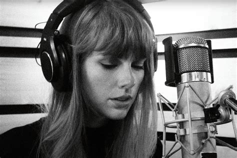 Taylor Swift Ushers in Sad Girl Autumn With (Another) New Version of ‘All Too Well ...