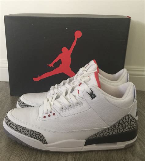 File:Air Jordan III, (White Cement Colorway).jpg - Wikimedia Commons