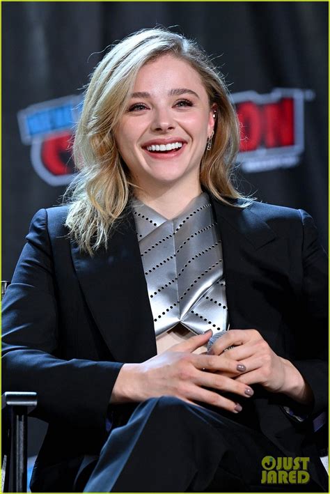 Chloe Moretz & 'The Peripheral' Cast Members Attend New York Comic Con After The Series' Trailer ...