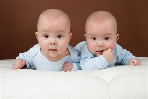 Tips for Telling Your Identical Twins Apart | New Mommy Media