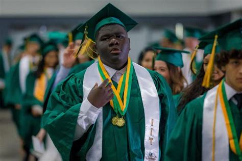 Congratulations Class of 2023! Suncoast High School graduation photos