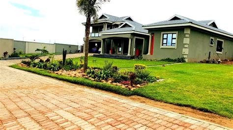 Thina Zungu bio, double storey house, wife, children, house