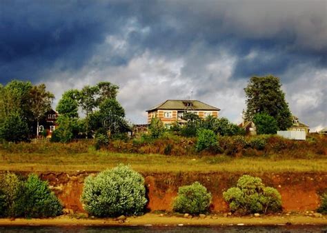 Cottage on River Near Green Trees Stock Image - Image of farm, holiday ...