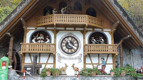 World's Largest Cuckoo Clock - YouTube