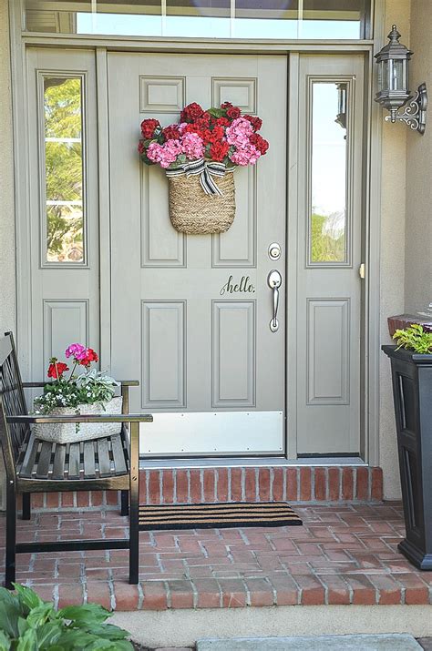 7 SMALL PORCH DECORATING IDEAS - StoneGable