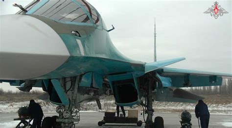 Video Shows Su-34 Bomber with Long-Range Guided Bombs - Carro e motos