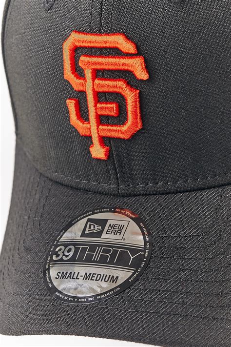 San Francisco Giants Core 39THIRTY Fitted Cap in Black/Orange ...