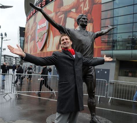 Tony and his bronze statue | Arsenal, Tony, Tony adams