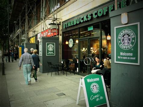 A cup of Starbucks: Starbucks at London City, U.K.