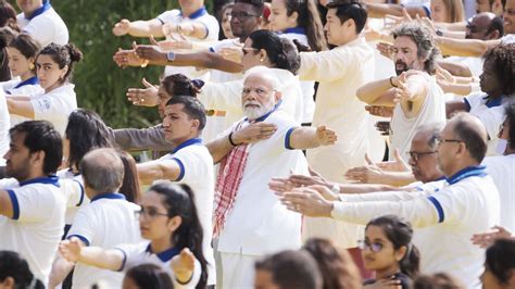 At the UN, Modi Trumpets the Benefits of Yoga - The New York Times