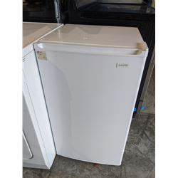 SANYO WHITE MINI FRIDGE