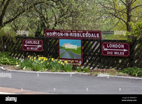 Horton in ribblesdale railway station hi-res stock photography and ...