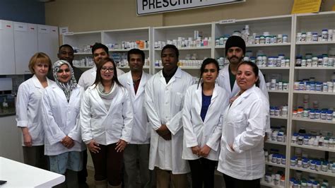 YOUR PATHWAY TO A SUCCESSFUL CAREER AS A PHARMACY TECHNICIAN