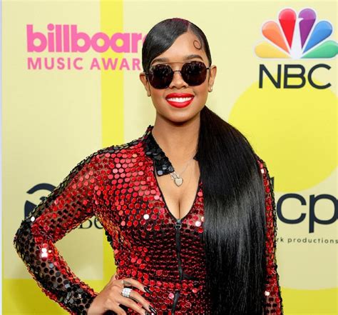 Fil-Am singer H.E.R. stuns in glittery red jumpsuit at BBMAs | GMA News ...