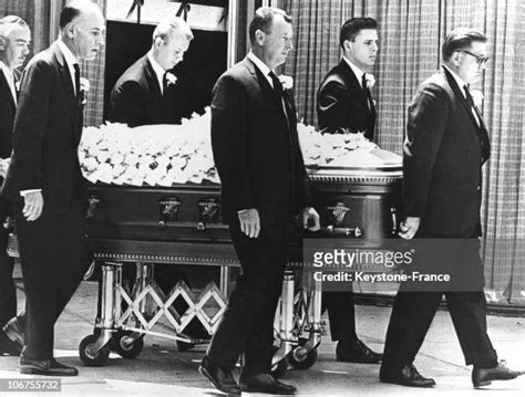 Hollywood, Marilyn Monroe S Funeral. August 14Th 1962 News Photo - Getty Images