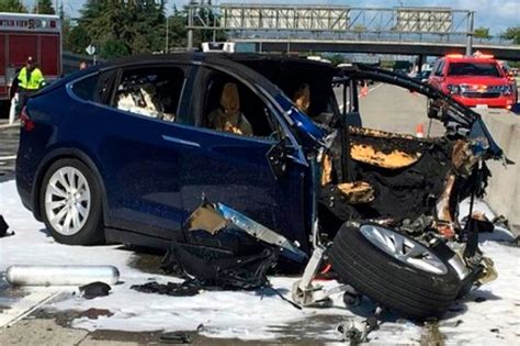 Tesla’s Autopilot keeps causing its cars to crash - Vox