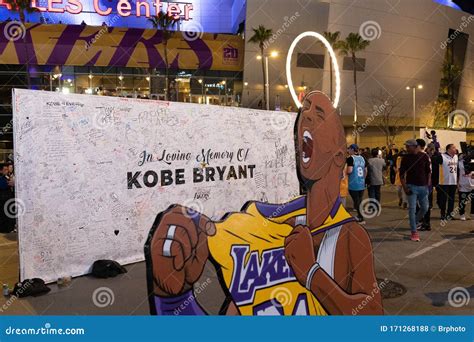 Kobe Bryant Tribute Mural between Staples Center and LA Live Editorial ...