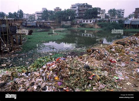 Dhaka slums hi-res stock photography and images - Alamy